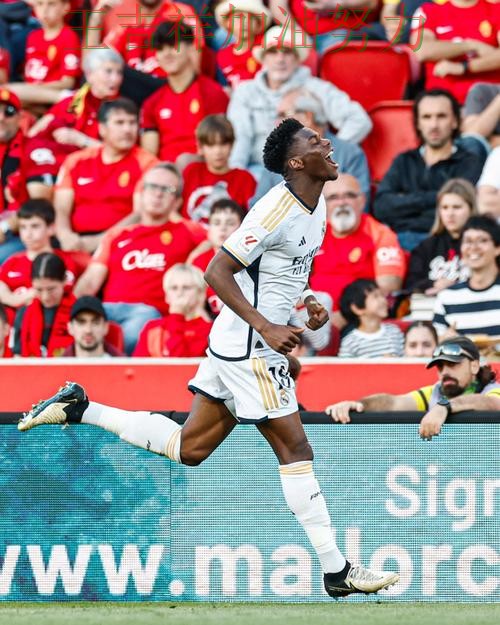 贝林厄姆单场高分成为全场焦点 主帅用人思路受到讨论